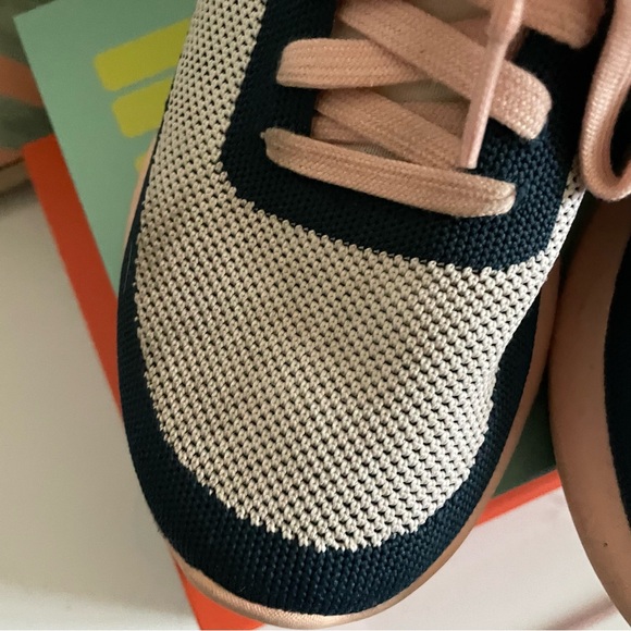 BOGO Kizik Athens Bahama Sneakers - Picture 4 of 10